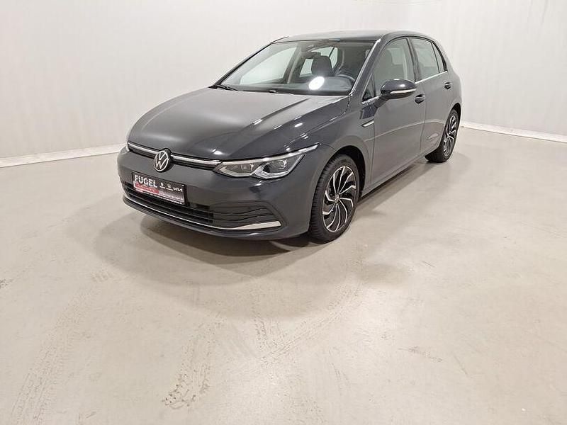 Gebraucht VW Golf VIII Style 131 PS (96 kW) 2023 Grau Limousine