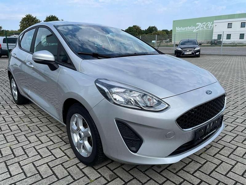 Gebraucht Ford Fiesta Trend 86 PS (63 kW) 2018 Polarsilber metallic Kleinwagen