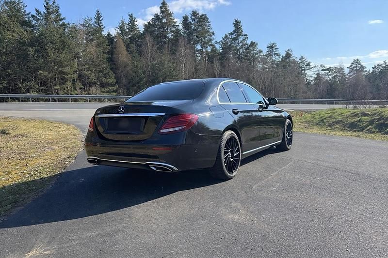 Gebraucht Mercedes E200 Avantgarde 184 PS (135 kW) 2016 Schwarz Limousine