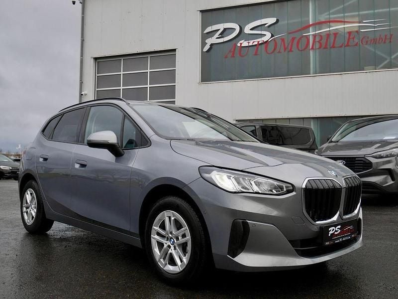 Grau Gebraucht 2025 BMW 220 Active Tourer Sport Line Van / Kleinbus | 29.888 € (Guter Preis) - Bild 1/4