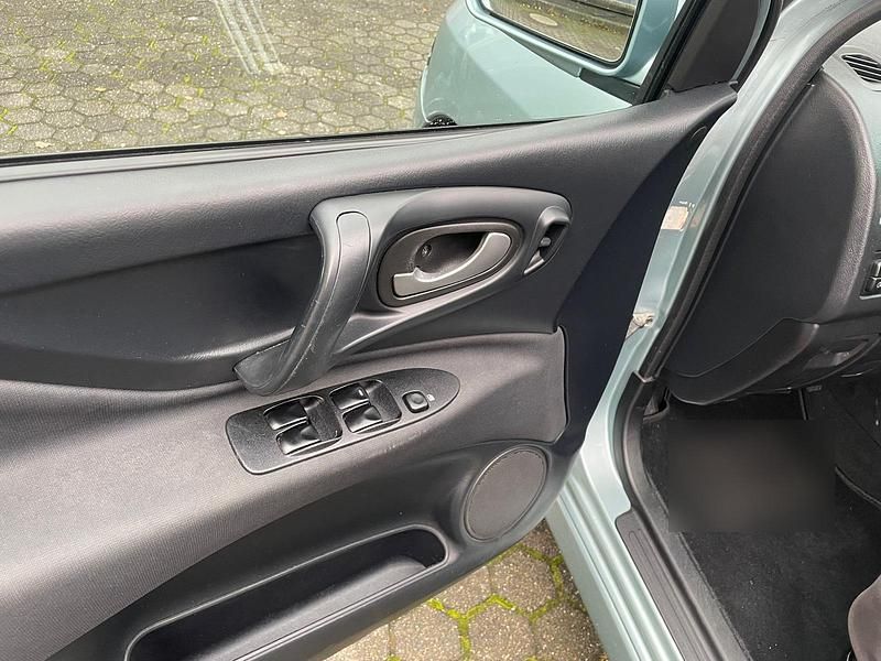 Gebraucht Mitsubishi Space Star 102 PS (75 kW) 2004 Grün Van / Kleinbus