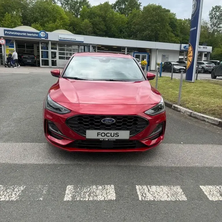 Gebraucht Ford Focus ST-Line X 125 PS (91 kW) 2024 Rot Limousine
