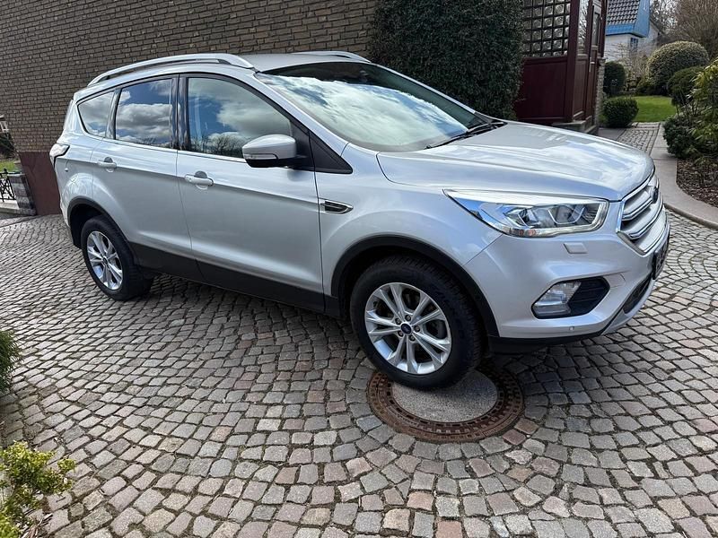Gebraucht Ford Kuga 150 PS (110 kW) 2019 Silber SUV