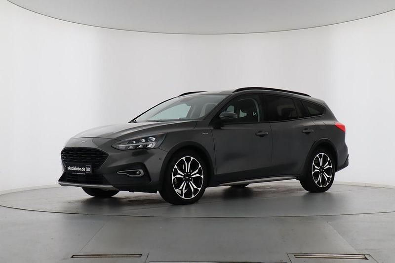 Magneticgrau (metallic) Gebraucht 2019 Ford Focus Active Limousine | 10.889 € (Superpreis) - Bild 1/4