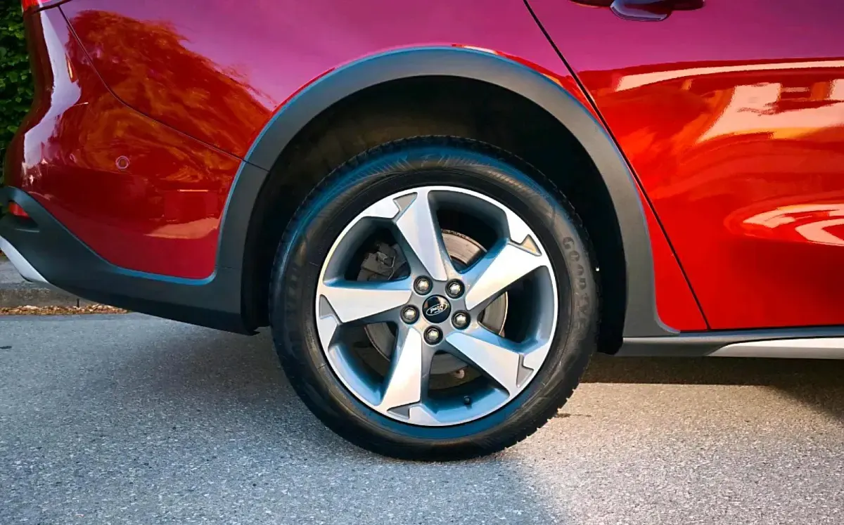 Używany Ford Focus 122 KM (89 kW) 2020 Czerwony Kombi