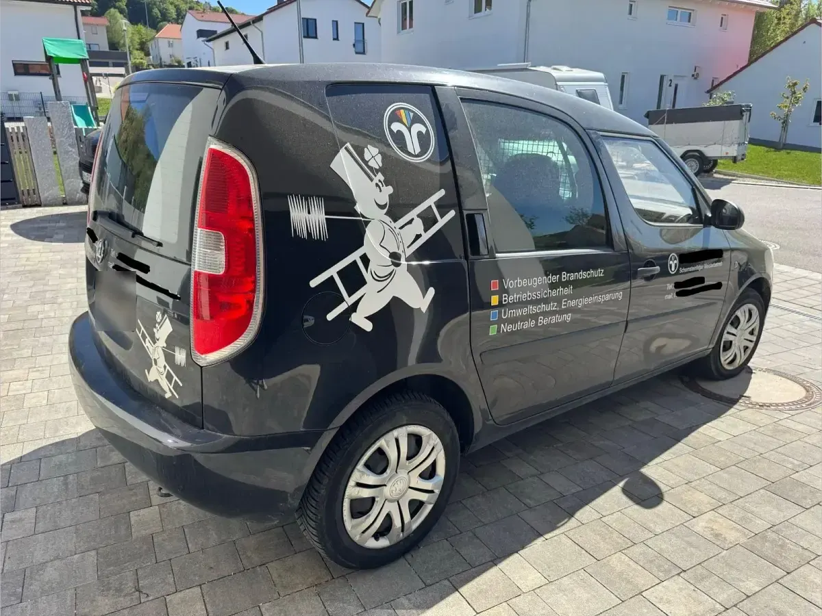 Gebraucht Skoda Roomster 69 PS (50 kW) 2013 Schwarz Van / Kleinbus