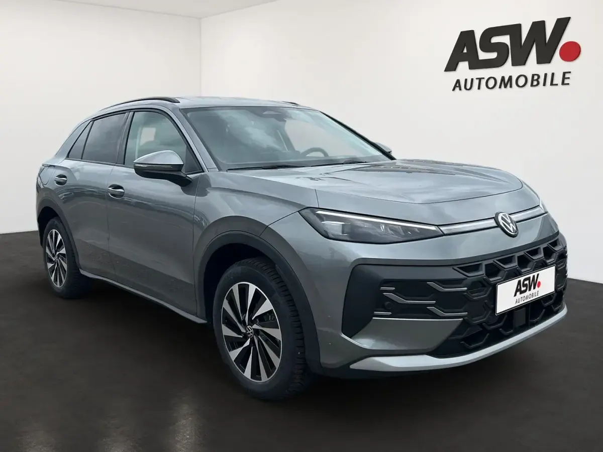Neu VW T-Roc Life 150 PS (110 kW) 2026 Wolf grey metallic SUV