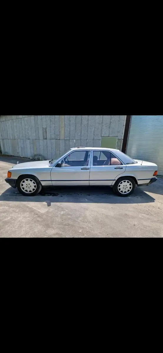 Gebraucht Mercedes 190 122 PS (89 kW) 1984 Silber Limousine