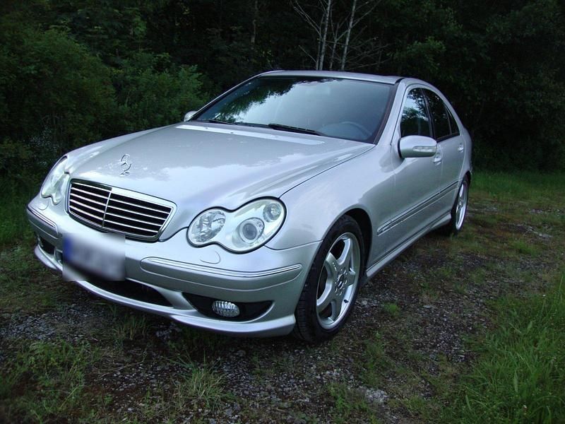 Silber Gebraucht 2004 Mercedes C240 AMG Limousine | 10.790 € (Fairer Preis) - Bild 1/4