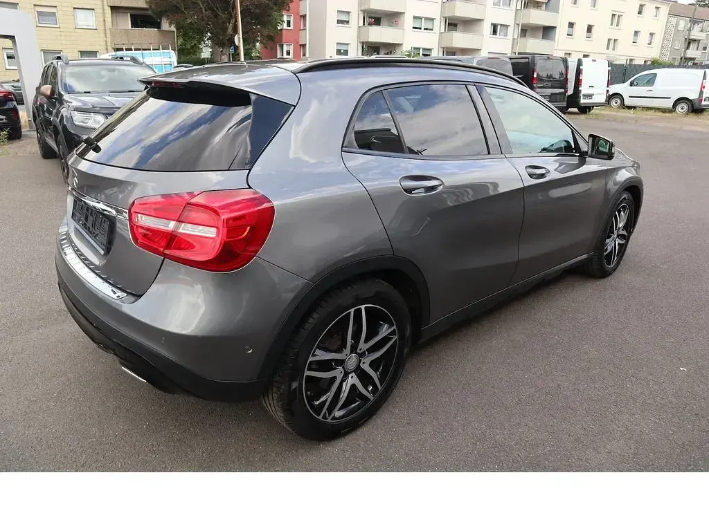 Gebraucht Mercedes GLA200 156 PS (114 kW) 2015 Grau SUV
