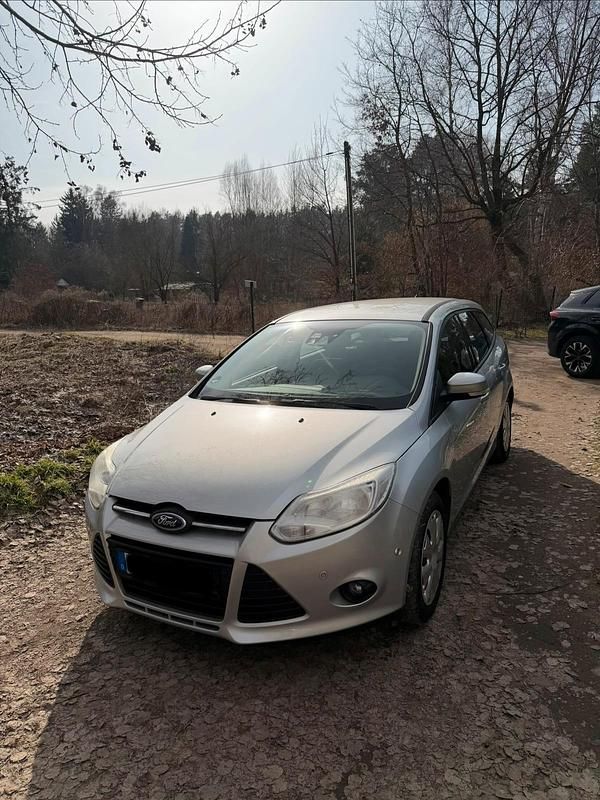 Gebraucht Ford Focus 105 PS (77 kW) 2011 Silber Kombi