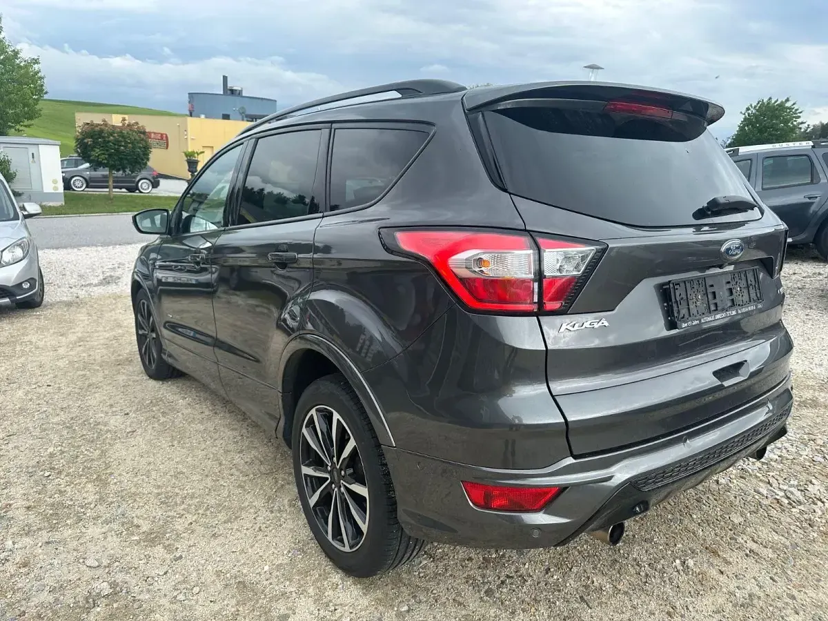 Gebraucht Ford Kuga ST-Line 242 PS (177 kW) 2017 Grau SUV