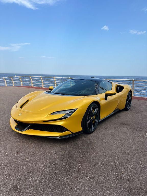 Gebraucht Ferrari SF90 1000 PS (735 kW) 2022 Gelb Cabrio