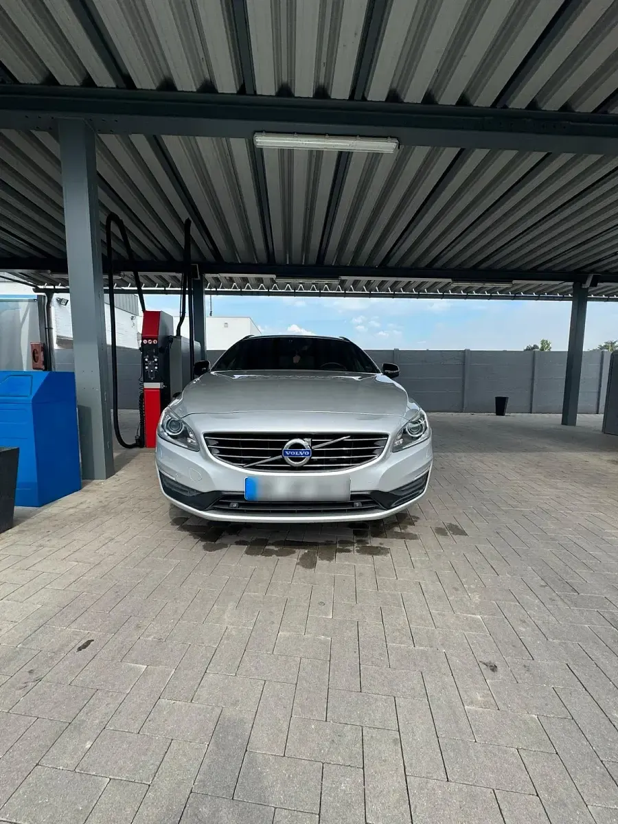 Gebraucht Volvo V60 150 PS (110 kW) 2017 Silber Kombi