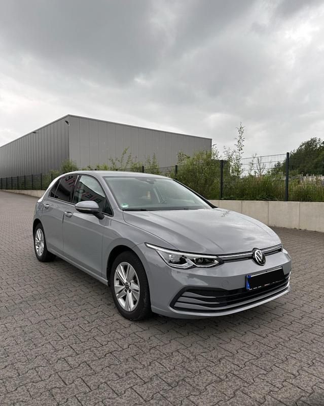 Gebraucht VW Golf VIII 150 PS (110 kW) 2020 Grau Kleinwagen