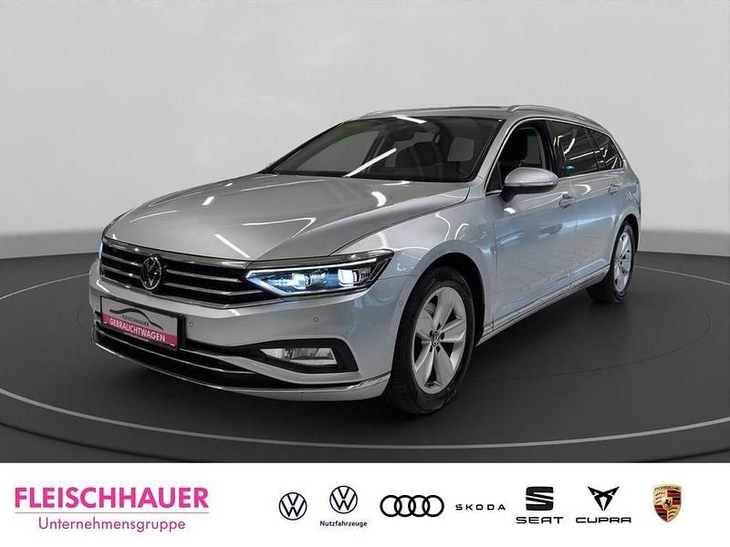 Silber Gebraucht 2022 VW Passat Elegance Kombi | 25.980 € (Etwas zu teuer) - Bild 1/4