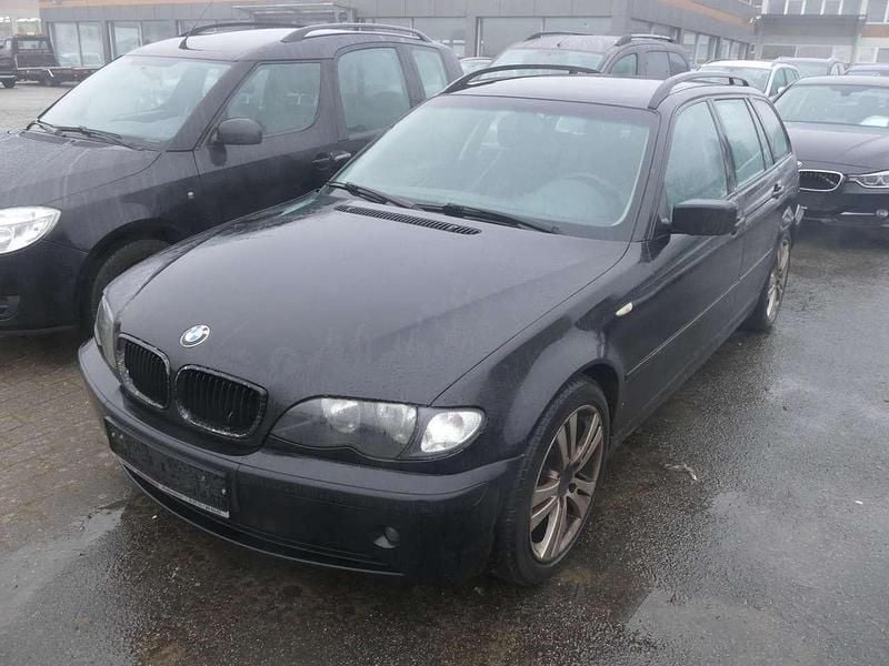 Schwarz Gebraucht 2002 BMW 318 Kombi | 990 € (Superpreis) - Bild 1/4