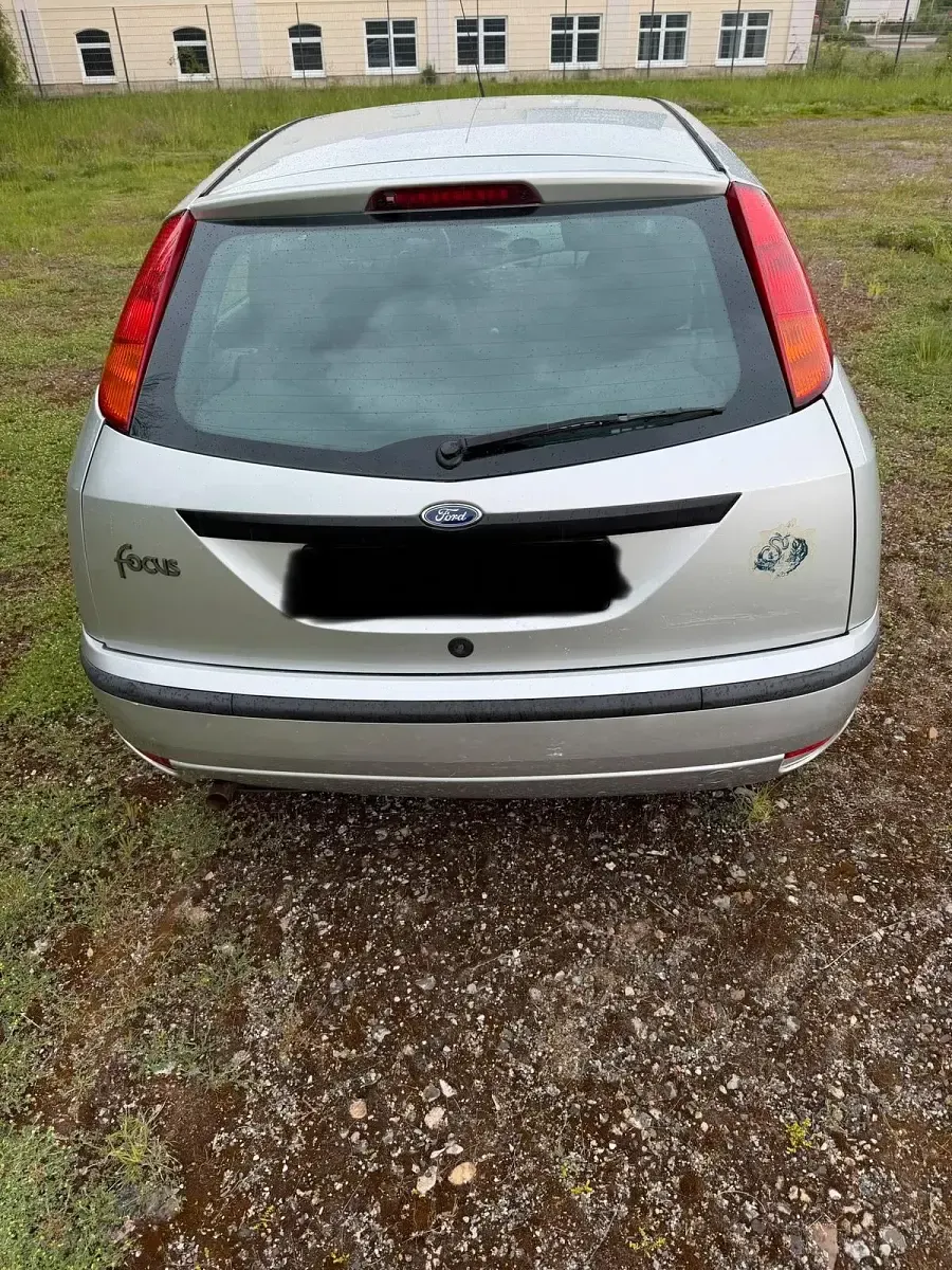 Gebraucht Ford Focus 75 PS (55 kW) 2002 Silber Limousine