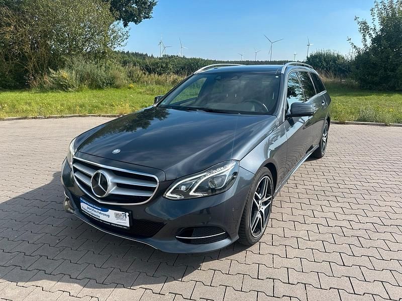 Grau Gebraucht 2016 Mercedes E350 Kombi | 24.000 € (Fairer Preis) - Bild 1/4