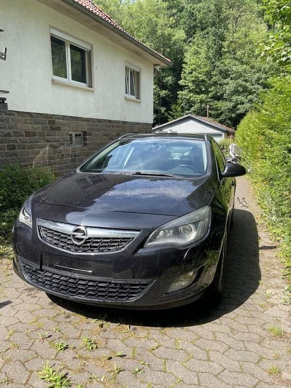 Schwarz Gebraucht 2013 Opel Astra Kombi | 5.200 € (Guter Preis) - Bild 1/4