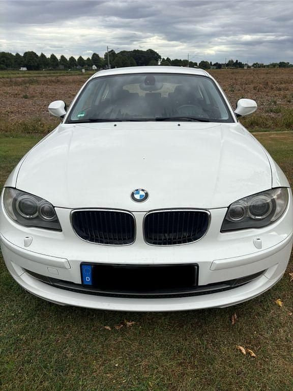 Weiß Gebraucht 2012 BMW 118 Kleinwagen | 5.000 € (Superpreis) - Bild 1/4