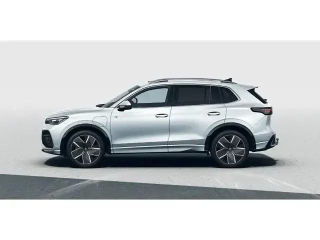 Gebraucht VW Tiguan R-line 272 PS (200 kW) 2026 Silber SUV