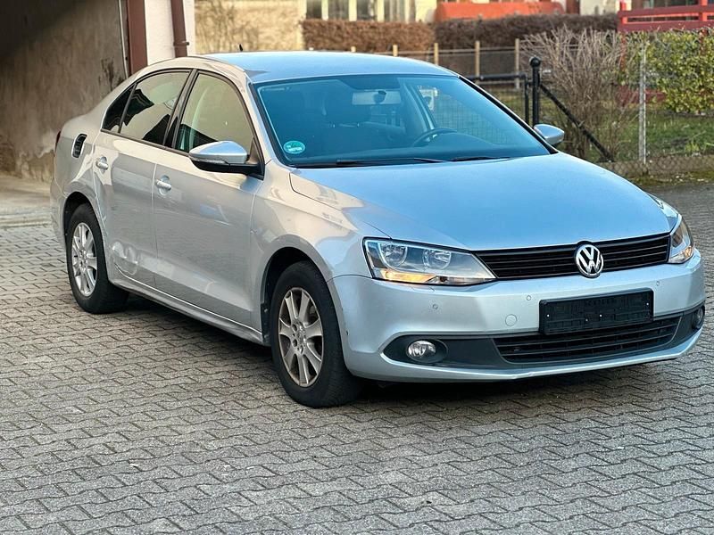 Gebraucht VW Jetta 122 PS (89 kW) 2014 Grau Limousine