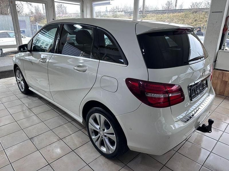 Gebraucht Mercedes B200 136 PS (100 kW) 2017 Calcitweiss/zirrusweiss Van / Kleinbus