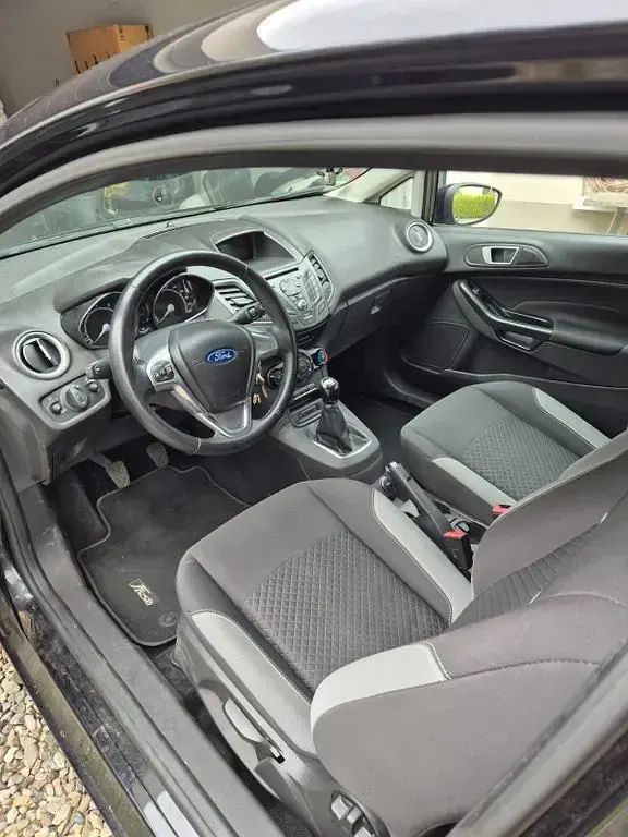 Usata Ford Fiesta SYNC Edition 101 CV (74 kW) 2015 Nero Utilitaria