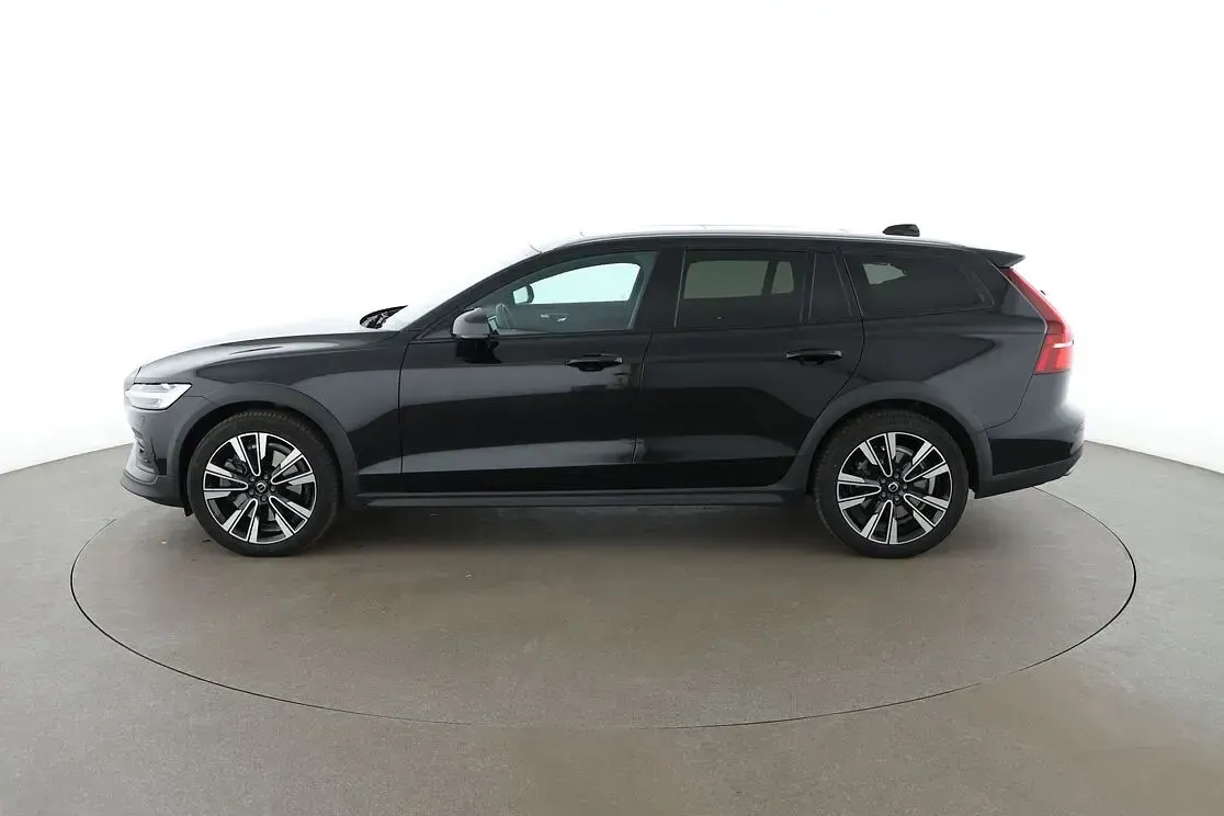 Gebraucht Volvo V60 CC Pro 250 PS (183 kW) 2020 Schwarz Kombi