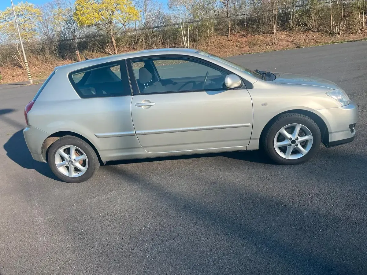 Gebraucht Toyota Corolla 116 PS (85 kW) 2004 Silber Coupé
