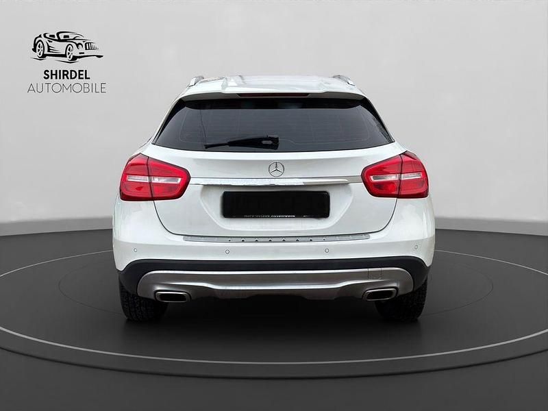 Gebraucht Mercedes GLA180 122 PS (89 kW) 2016 Weiß SUV