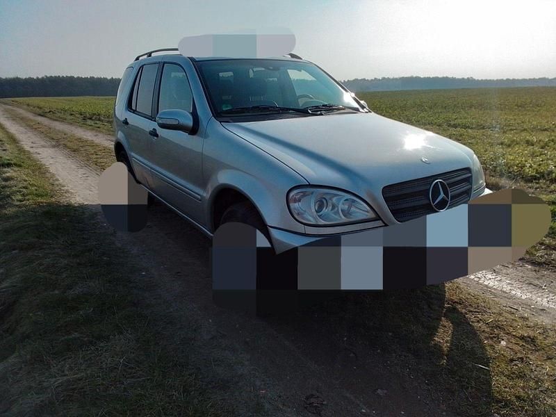 Gebraucht Mercedes ML270 163 PS (119 kW) 2003 Silber SUV