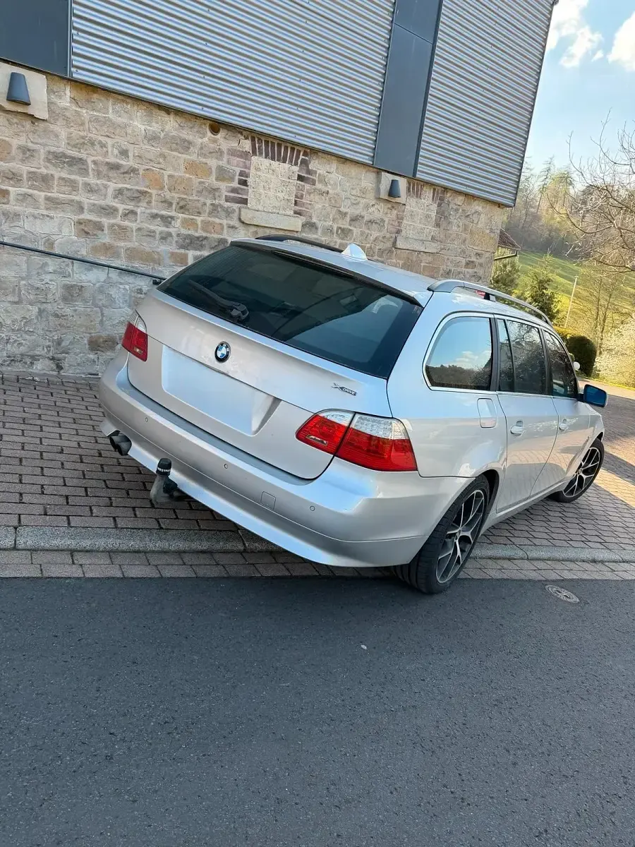 Gebraucht BMW 525 197 PS (144 kW) 2009 Silber Kombi