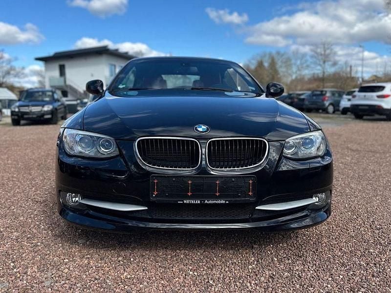 Gebraucht BMW 320 Cabriolet Sport Line 170 PS (125 kW) 2012 Schwarz Cabrio