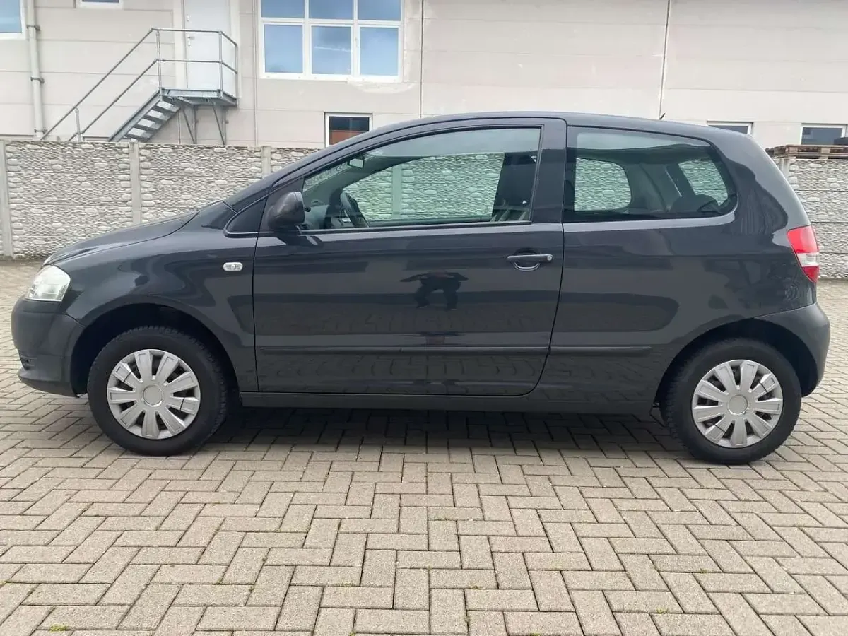 Gebraucht VW Fox Basis 54 PS (39 kW) 2010 Grau Kleinwagen