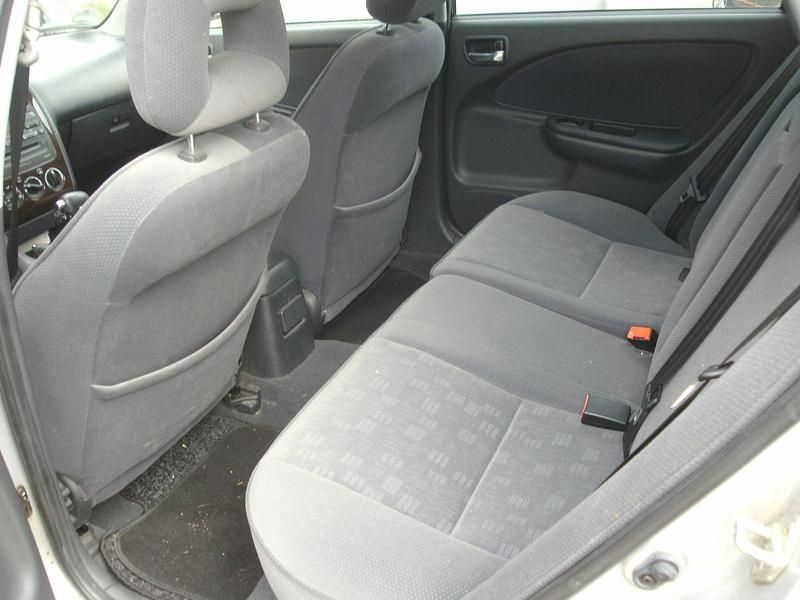 Gebraucht Toyota Avensis Sol 129 PS (94 kW) 2002 Silber Kombi
