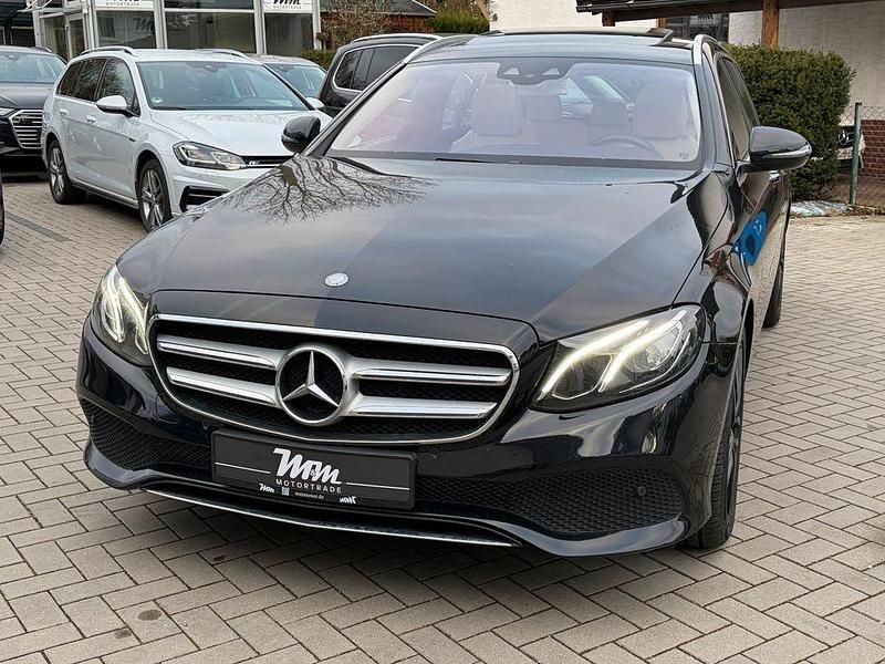 Gebraucht Mercedes E250 Business 211 PS (155 kW) 2017 Schwarz Limousine