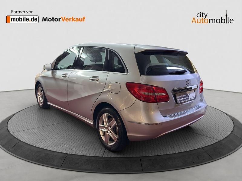 Gebraucht Mercedes B180 109 PS (80 kW) 2014 Silber Van / Kleinbus