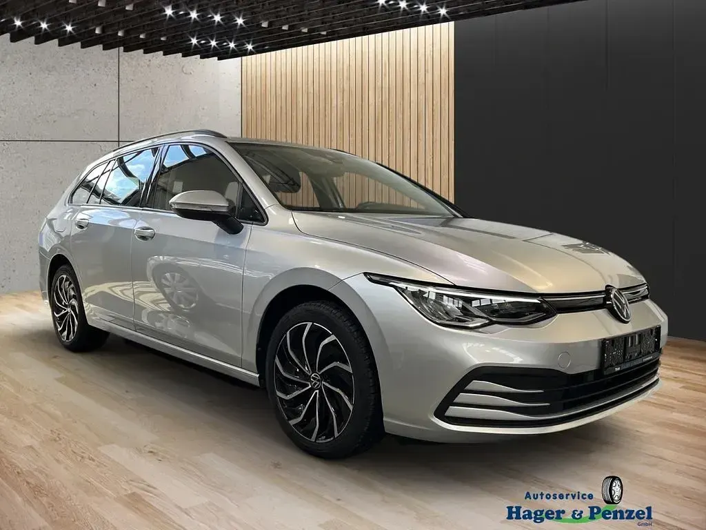 Gebraucht VW Golf VIII Life 150 PS (110 kW) 2023 Silber Kombi