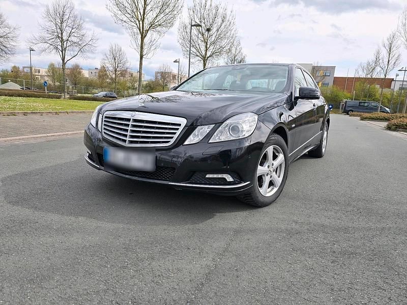 Gebraucht Mercedes E200 184 PS (135 kW) 2010 Schwarz Limousine