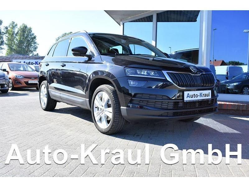 Blackmagic perleffekt (metallic) Gebraucht 2020 Skoda Karoq Style SUV | 24.549 € (Fairer Preis) - Bild 1/4
