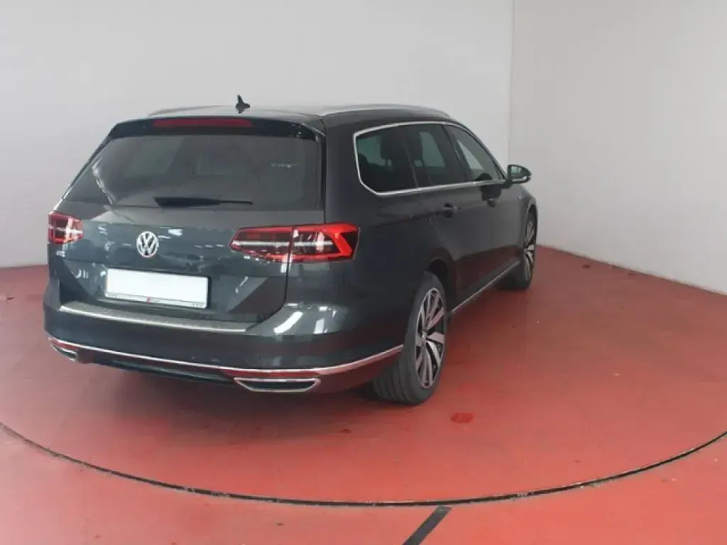 Gebraucht VW Passat 218 PS (160 kW) 2017 Mangangrau metallic (metallic) Kombi