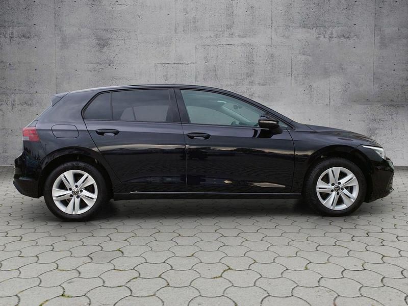 Gebraucht VW Golf VIII Life 116 PS (85 kW) 2022 Schwarz Limousine