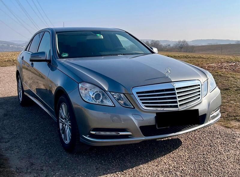 Grau Gebraucht 2011 Mercedes E220 Limousine | 9.500 € (Superpreis) - Bild 1/4