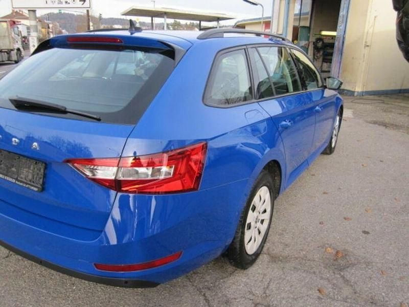 Gebraucht Skoda Superb Active 150 PS (110 kW) 2019 Energyblau Kombi