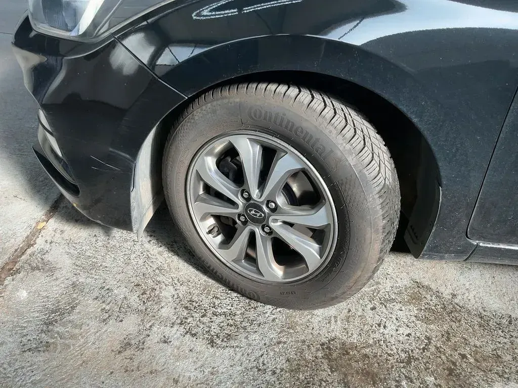 Gebraucht Hyundai i20 Advantage 101 PS (74 kW) 2020 Schwarz Kleinwagen