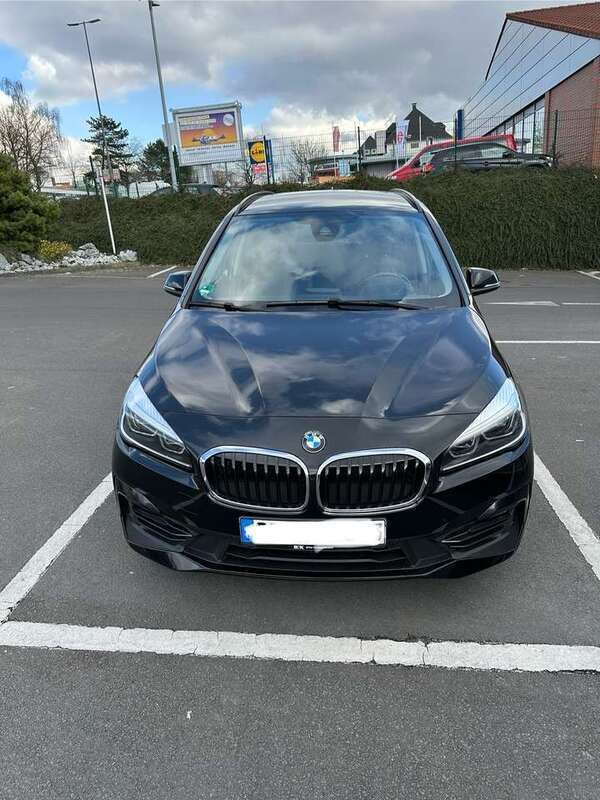 Schwarz Gebraucht 2018 BMW 218 Sport Line Kombi | 15.990 € (Fairer Preis) - Bild 1/4