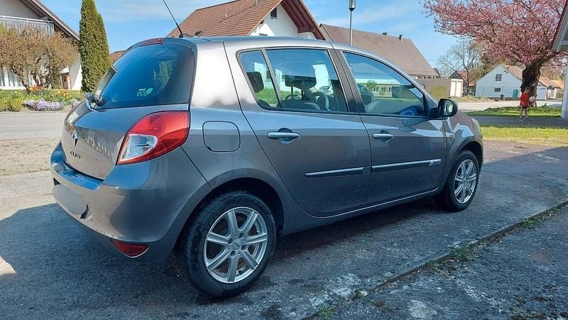Second-hand Renault Clio II Expression 75 CP (55 kW) 2011 Gri Hatchback