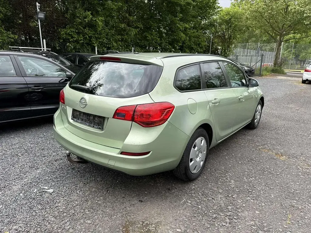 Gebraucht Opel Astra Design Edition 116 PS (85 kW) 2011 Grün Limousine